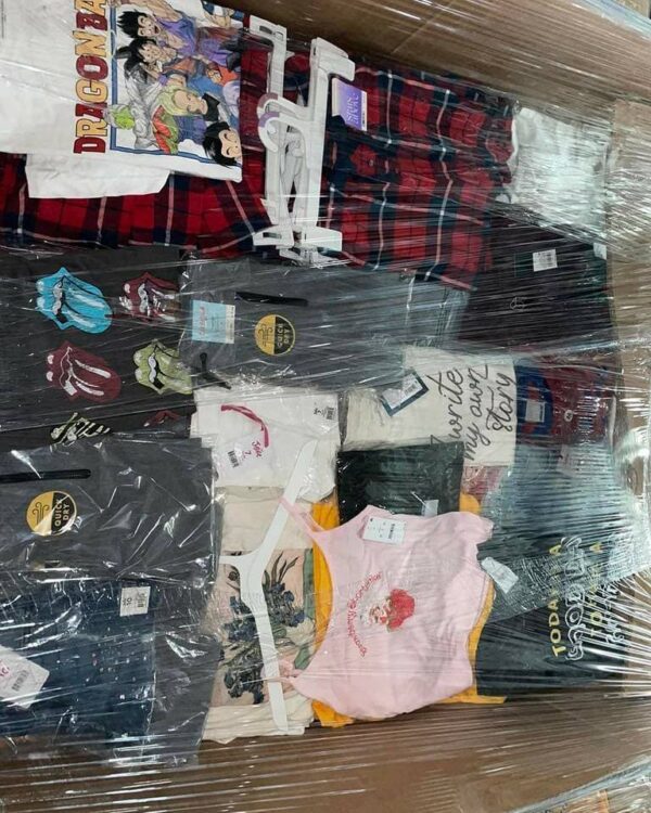 587757234_122108358795066495_7770122773245054731_n.jpg Clothing & Apparel Pallets