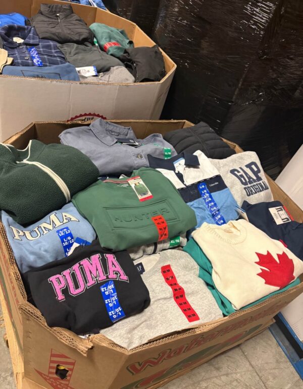 633698569_122151544310712547_8925084336774818311_n.jpg Clothing & Apparel Pallets