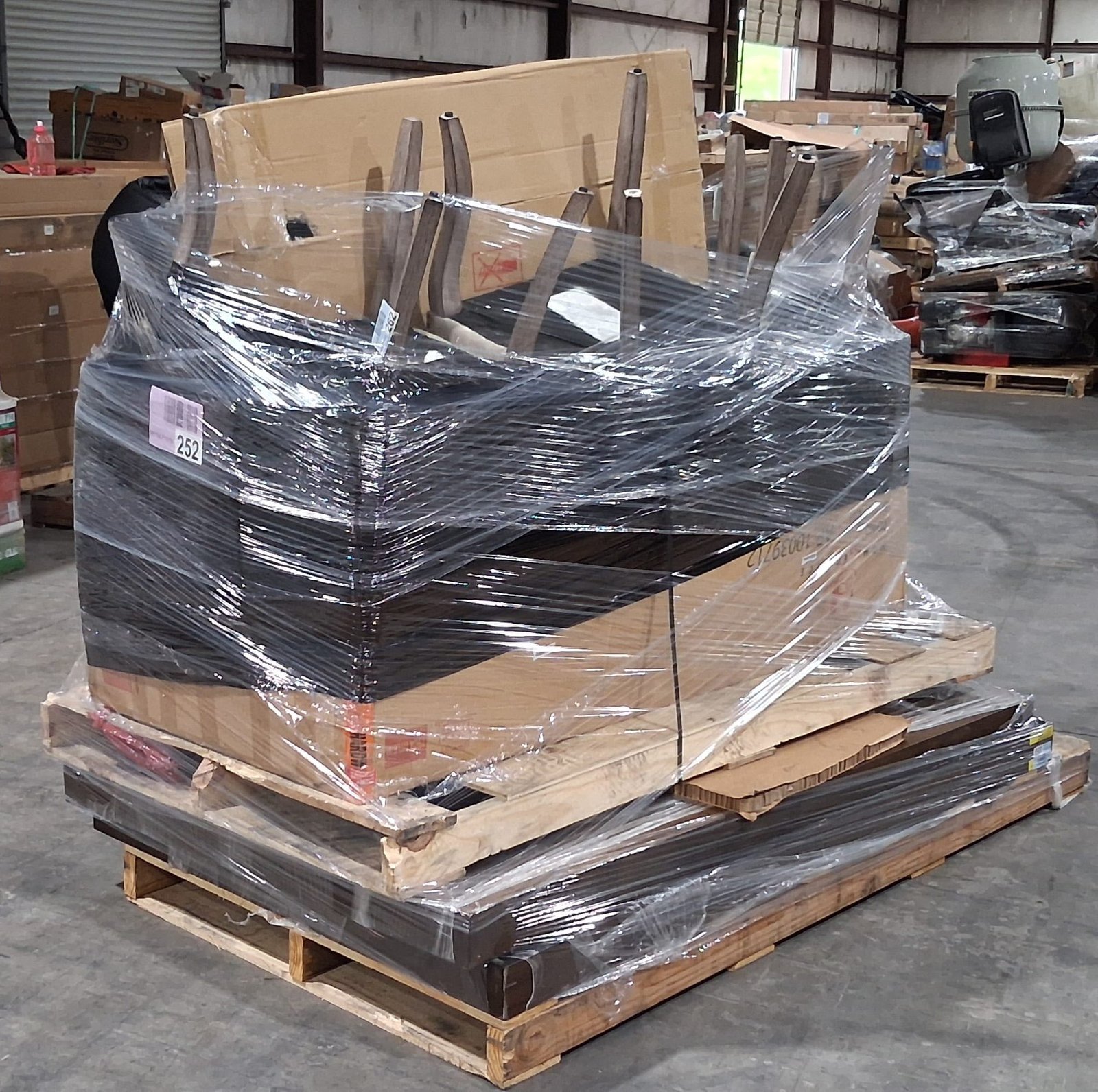 659046559_1354480003384006_4721058021128364156_n.jpg Wayfair Furniture Liquidation Pallets - Image 8