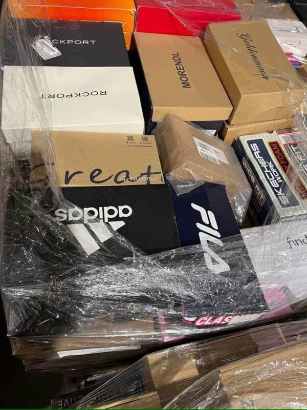 659218831_122171919968889032_1360688494841768650_n.jpg Shoes & Sneakers Pallets for Sale
