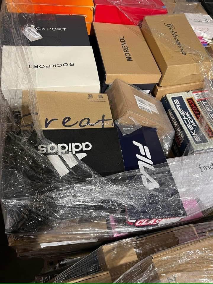 659218831_122171919968889032_1360688494841768650_n.jpg Shoes & Sneakers Pallets for Sale - Image 7