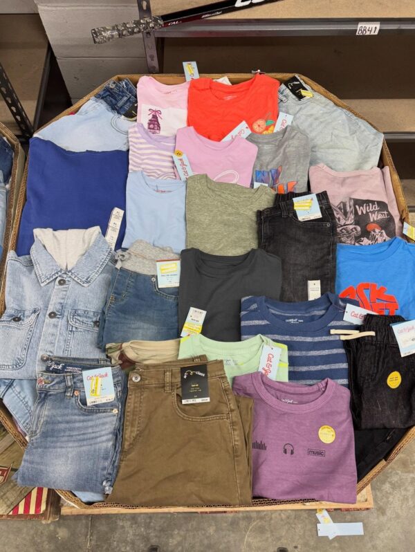 660030526_18321548713252630_608297417259876790_n.jpg Girls Clothing Pallets (Bulk Wholesale 200+ Pieces)