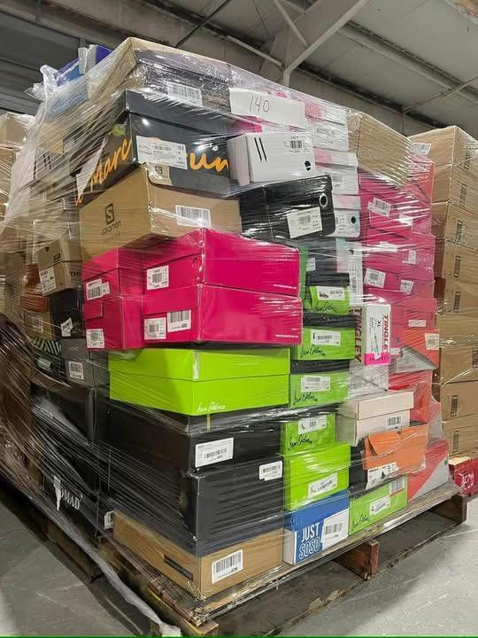 661707657_122171919890889032_2983545780211054038_n.jpg Shoes & Sneakers Pallets for Sale - Image 4