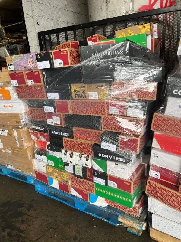 672672808_122157456542895046_6243045916663670474_n.jpg Shoes & Sneakers Pallets for Sale