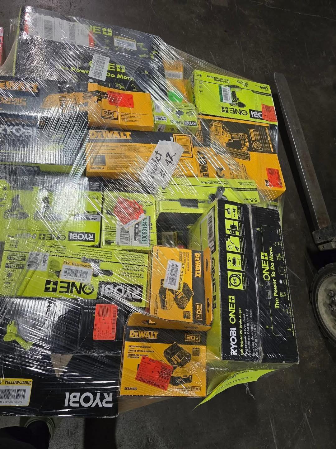 672689911_122183111312828366_8799406522395599814_n.jpg Tools and Home Improvement Pallets for Sale - Image 7