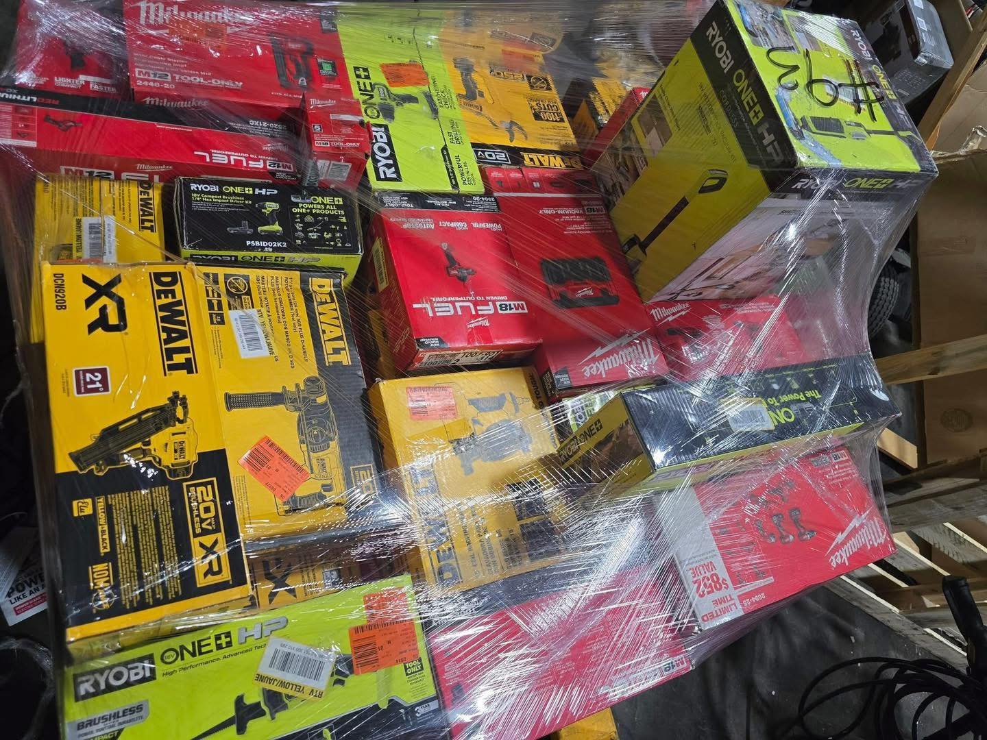 672690078_122183111132828366_3048202355564682652_n.jpg Tools and Home Improvement Pallets for Sale - Image 3