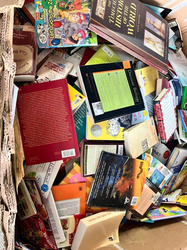 img_4525.jpeg Mixed Books Pallets | 900–1000 Books Wholesale Liquidation Bulk Deals