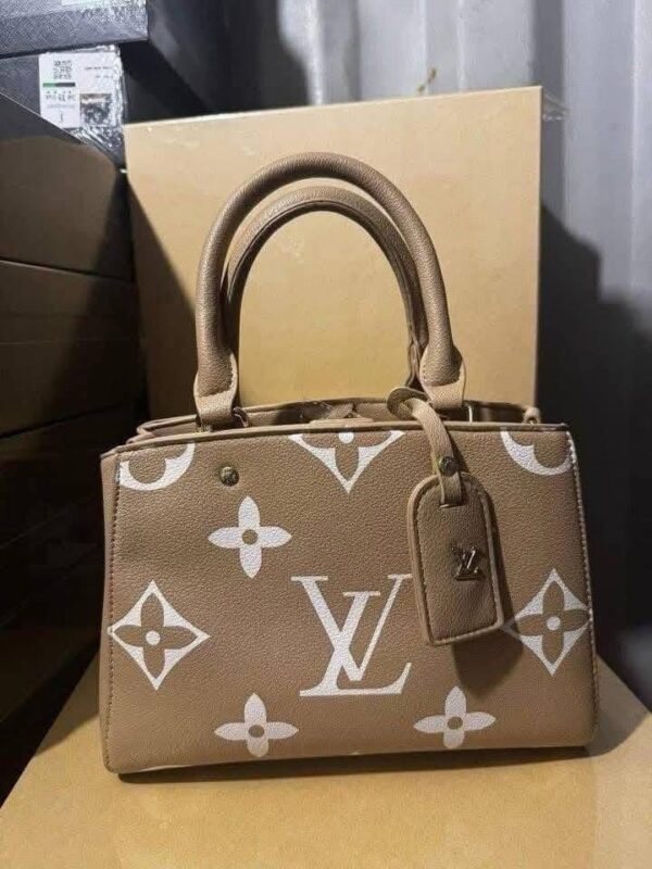 Branded Ladies Handbags Pallet – 200 Pieces Luxury Designer Bags Wholesale