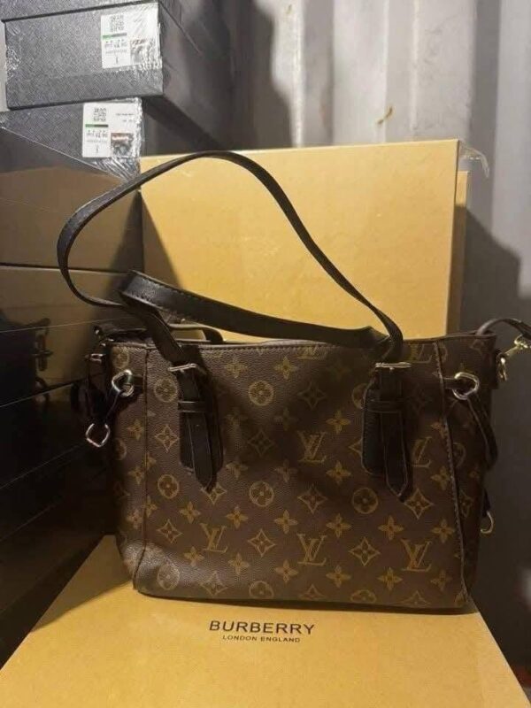 Branded Ladies Handbags Pallet – 200 Pieces Luxury Designer Bags Wholesale
